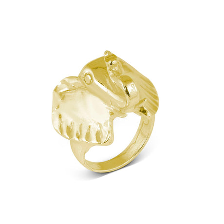 Close-up of massive Big Elephant Head Ring in 18K gold, sculptural elephant design, handcrafted in Stockholm – Carolinne B